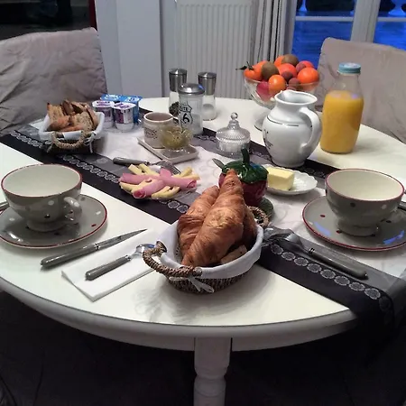 Le Relais Du Bon'eure Bed & Breakfast 4*